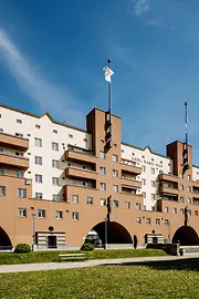 Karl Marx Hof, exterior view, park
