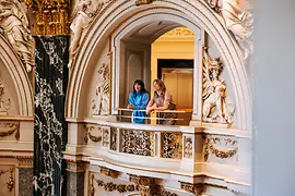 Two women standing in the gallery of the Kunsthistorisches Museum Vienna