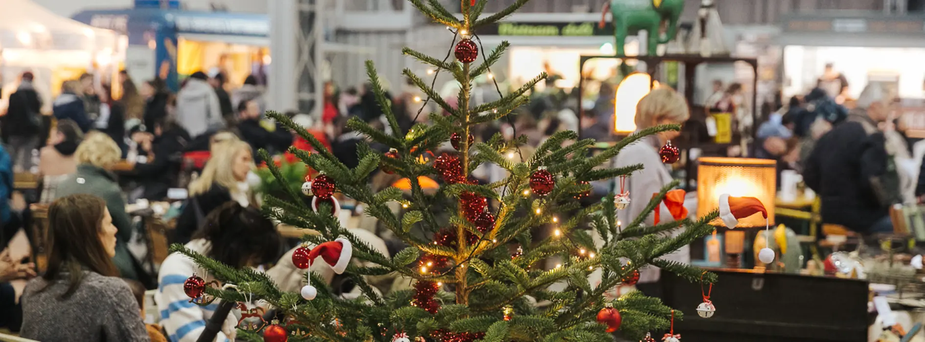 Decorated Christmas tree at the Edelstoff Christmas market