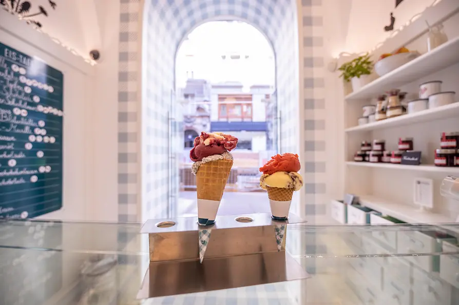 Eis-Greissler on Rotenturmstraße, two ice cream cones