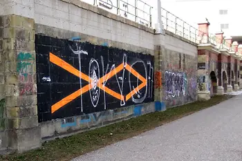 Graffiti a Duna-csatornánál