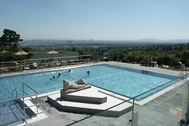Krapfenwald pool with a great view of the city 