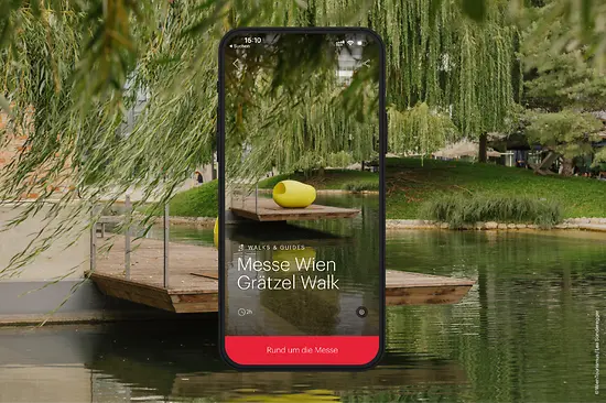 Werbesujet ivie «Messe Wien Grätzel Walk»: zona de agua con árboles y arte