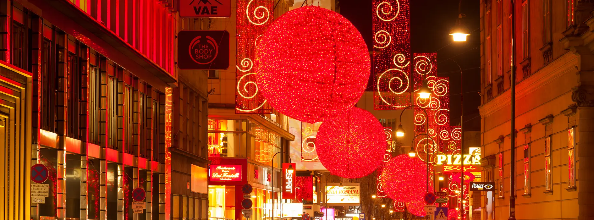 Christmas lights on Rotenturmstrasse 