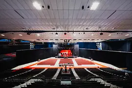 Hall D of the Vienna Stadthalle, stage version half